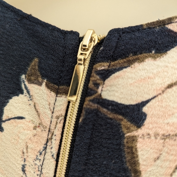 Dynamite Floral Dress - Picture 3 of 5